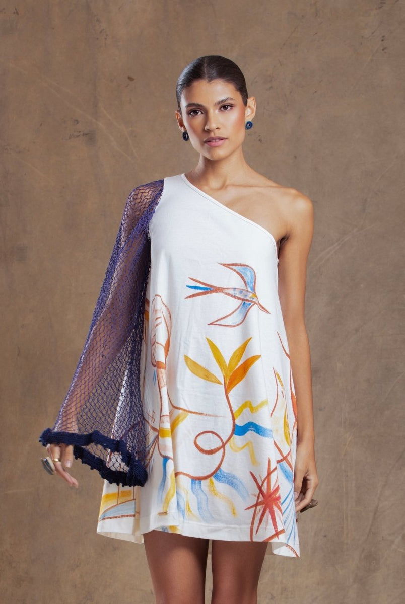 Vestido Curto Malha de Algodão Orgânico Pintado à Mão e Mangas Rede de Pesca ARIELL - Villa Dharma Rouparia Consciente