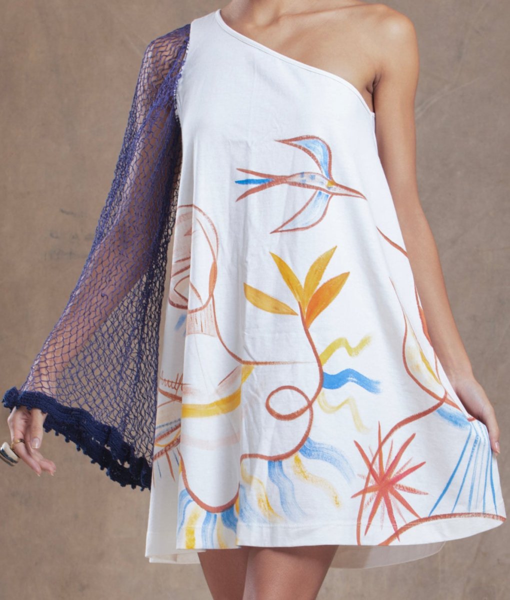 Vestido Curto Malha de Algodão Orgânico Pintado à Mão e Mangas Rede de Pesca ARIELL - Villa Dharma Rouparia Consciente