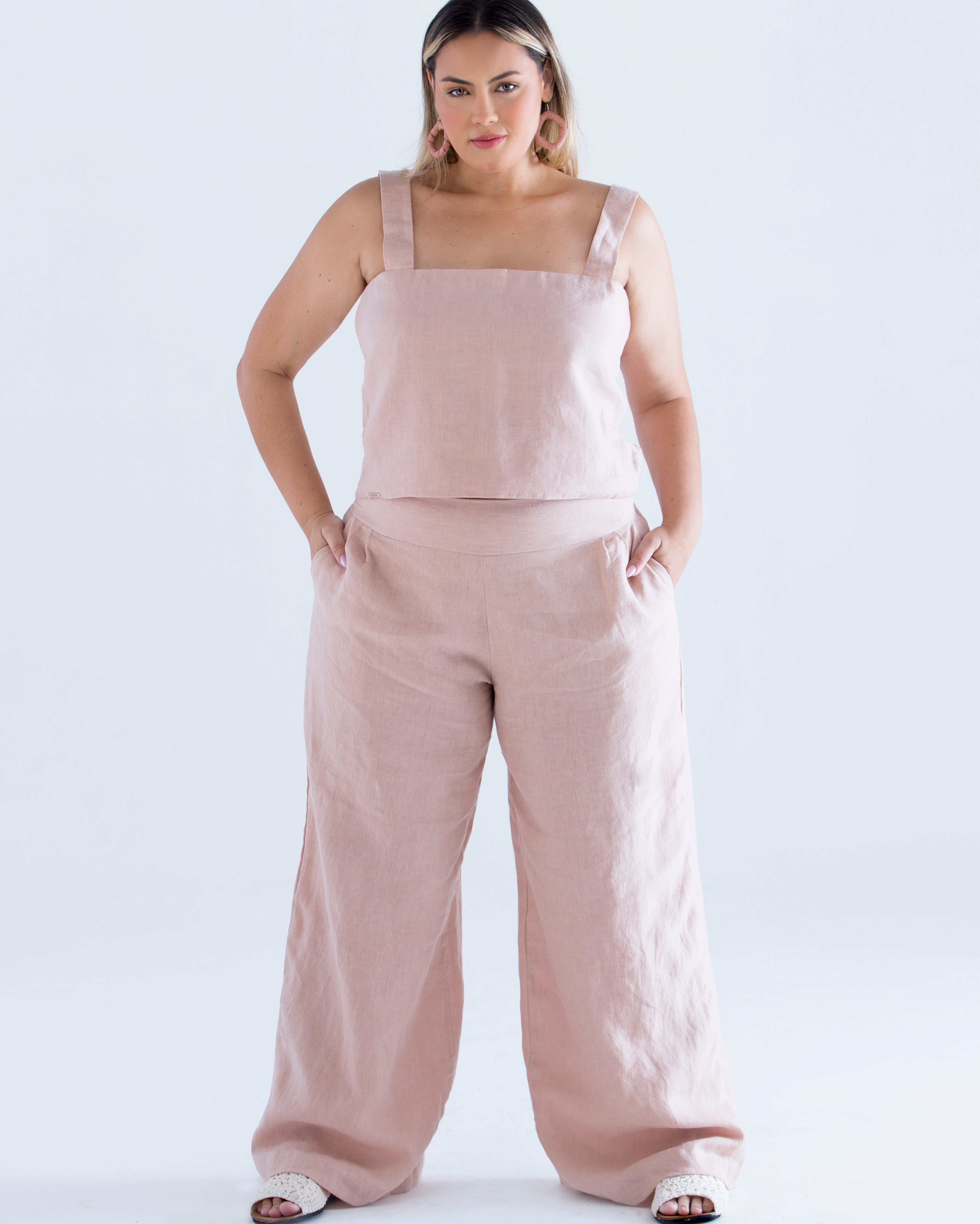 calca-pantalona-alfaitaria-e-blusa-feminina-sustentavel-e-atemporal-em-linho-rosa
