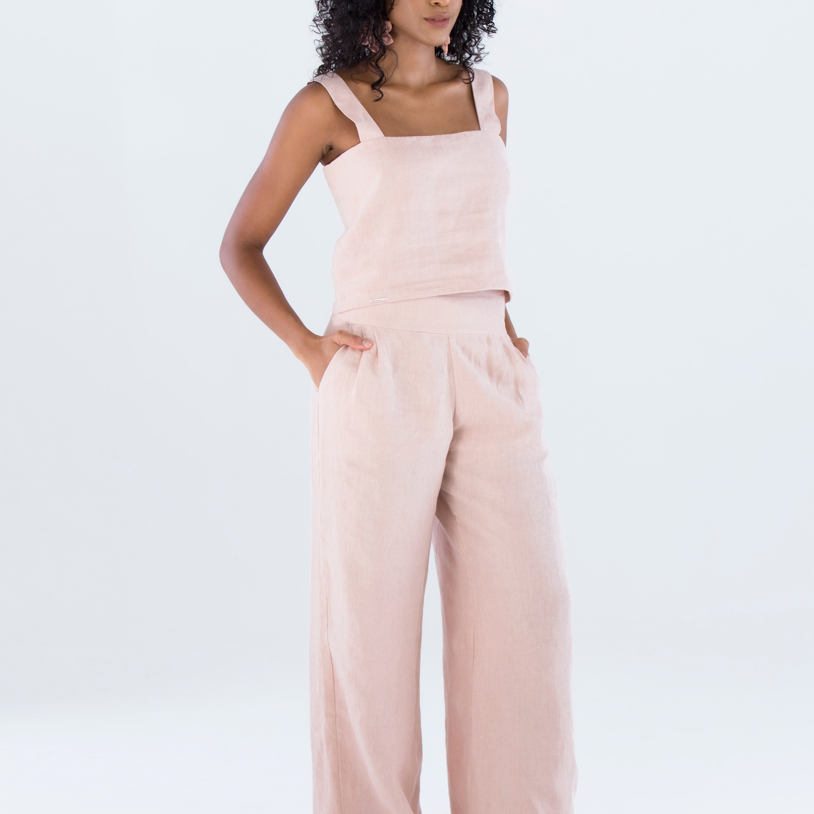 calca-pantalona-alfaitaria-e-blusa-feminina-sustentavel-e-atemporal-em-linho-rosa