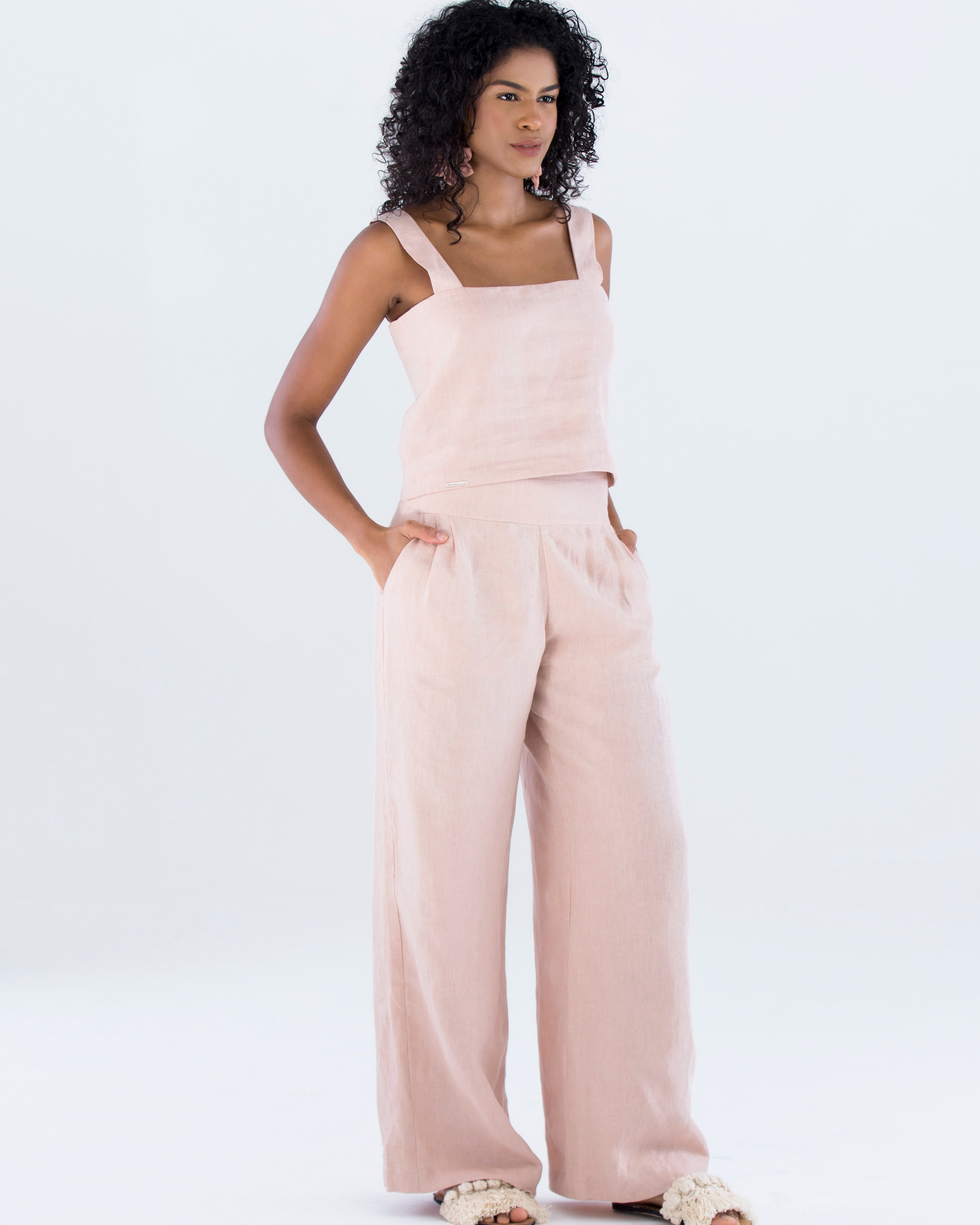 calca-pantalona-alfaitaria-e-blusa-feminina-sustentavel-e-atemporal-em-linho-rosa