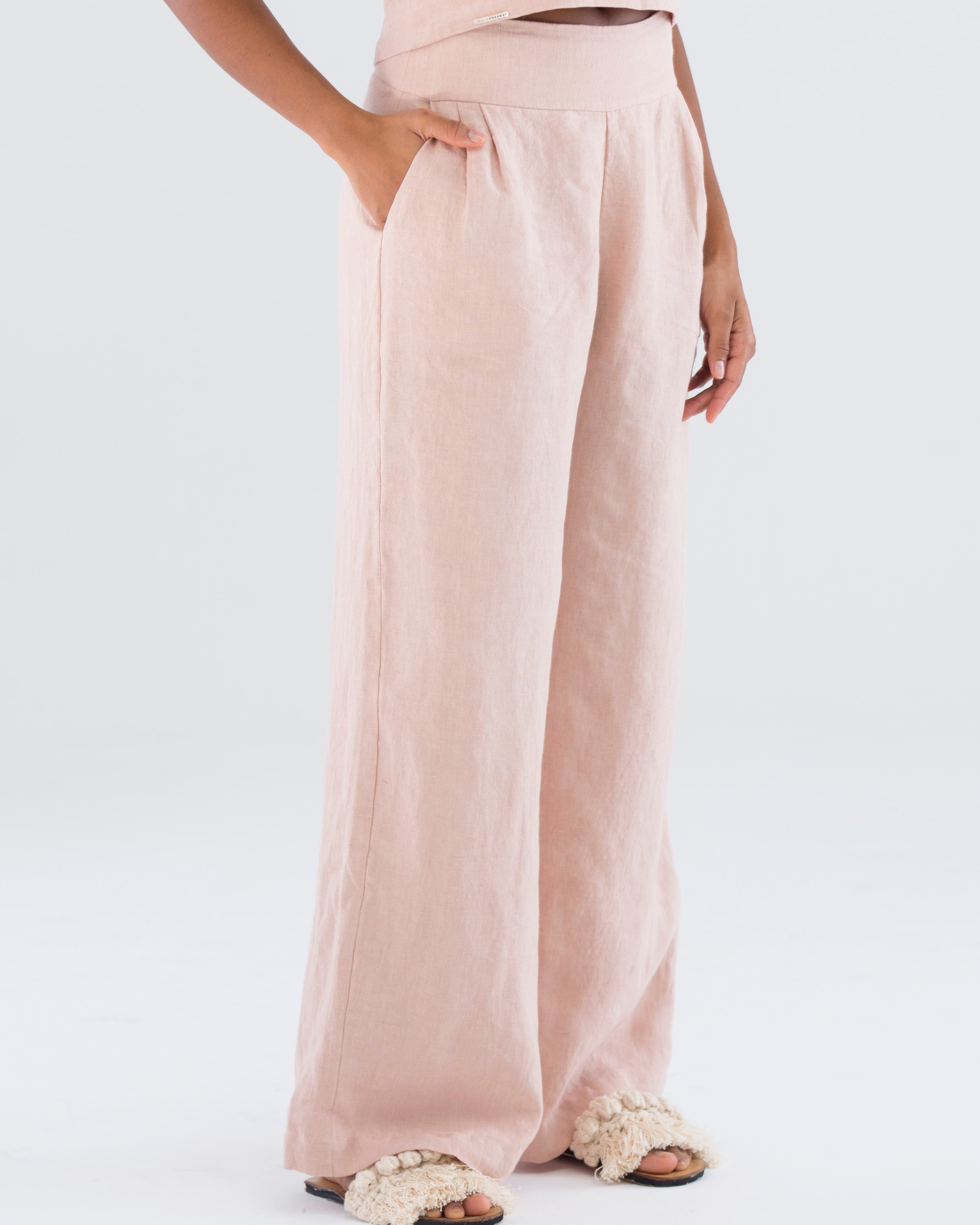 calca-pantalona-alfaitaria-feminina-sustentavel-e-atemporal-em-linho-rosa