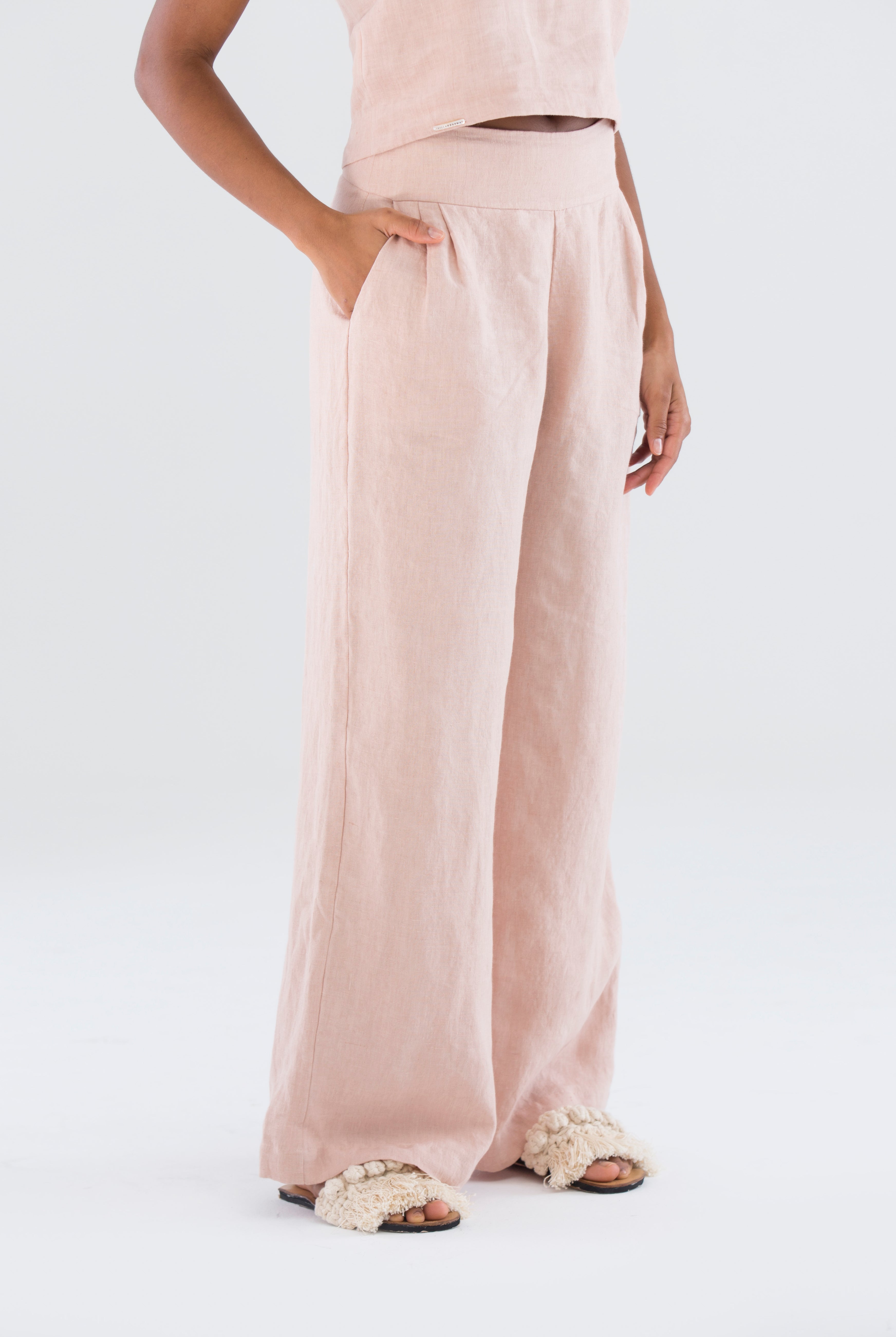 calca-pantalona-alfaitaria-feminina-sustentavel-e-atemporal-em-linho-rosa