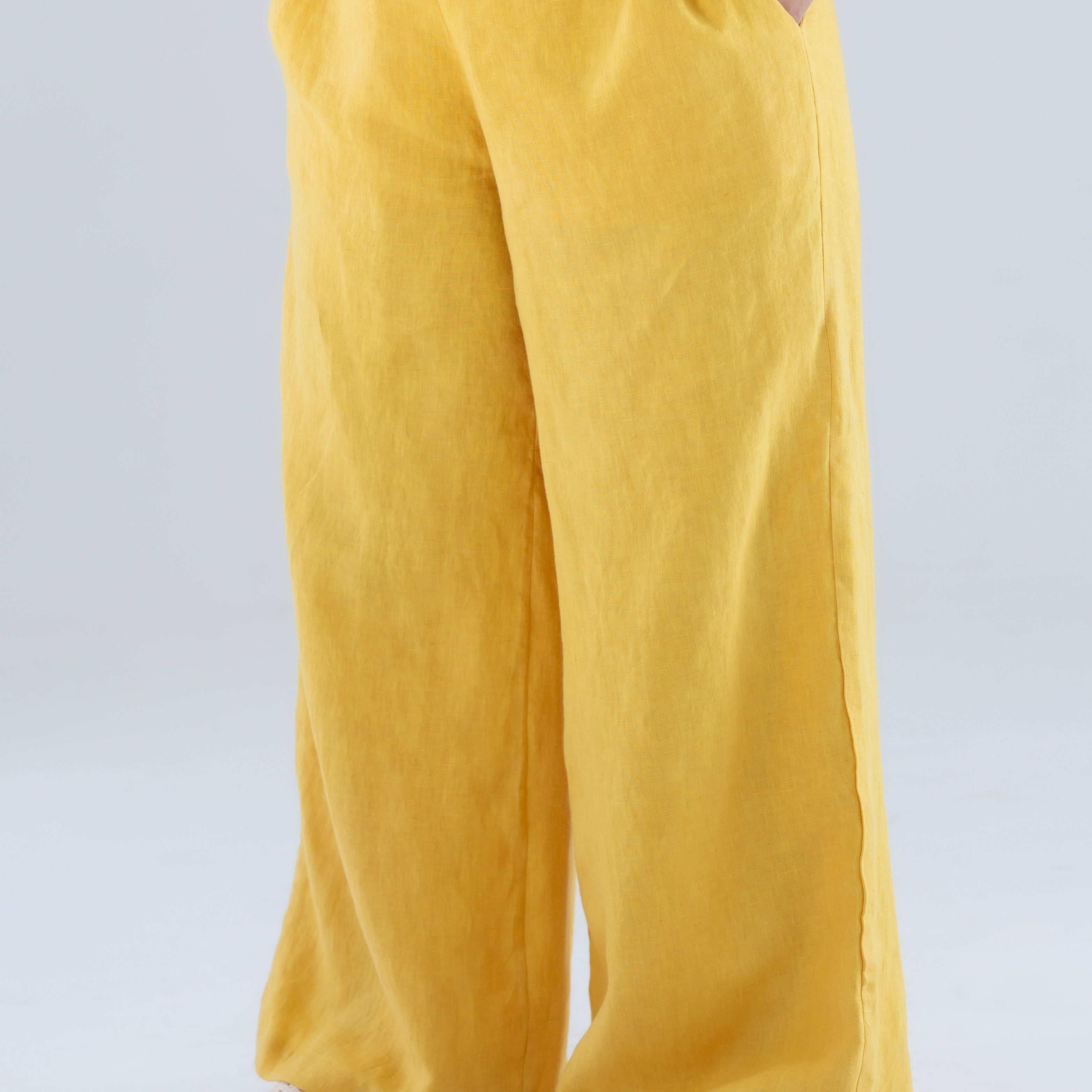 calca-pantalona-alfaitaria-feminina-sustentavel-e-atemporal-em-linho-amarela