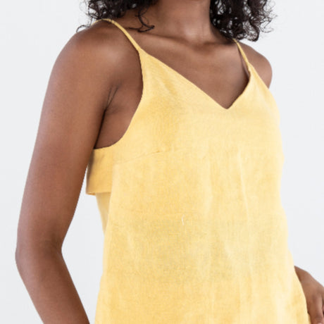 blusa-de-alcas-finas-decote-v-e-calca-em-linho-atemporal-amarela