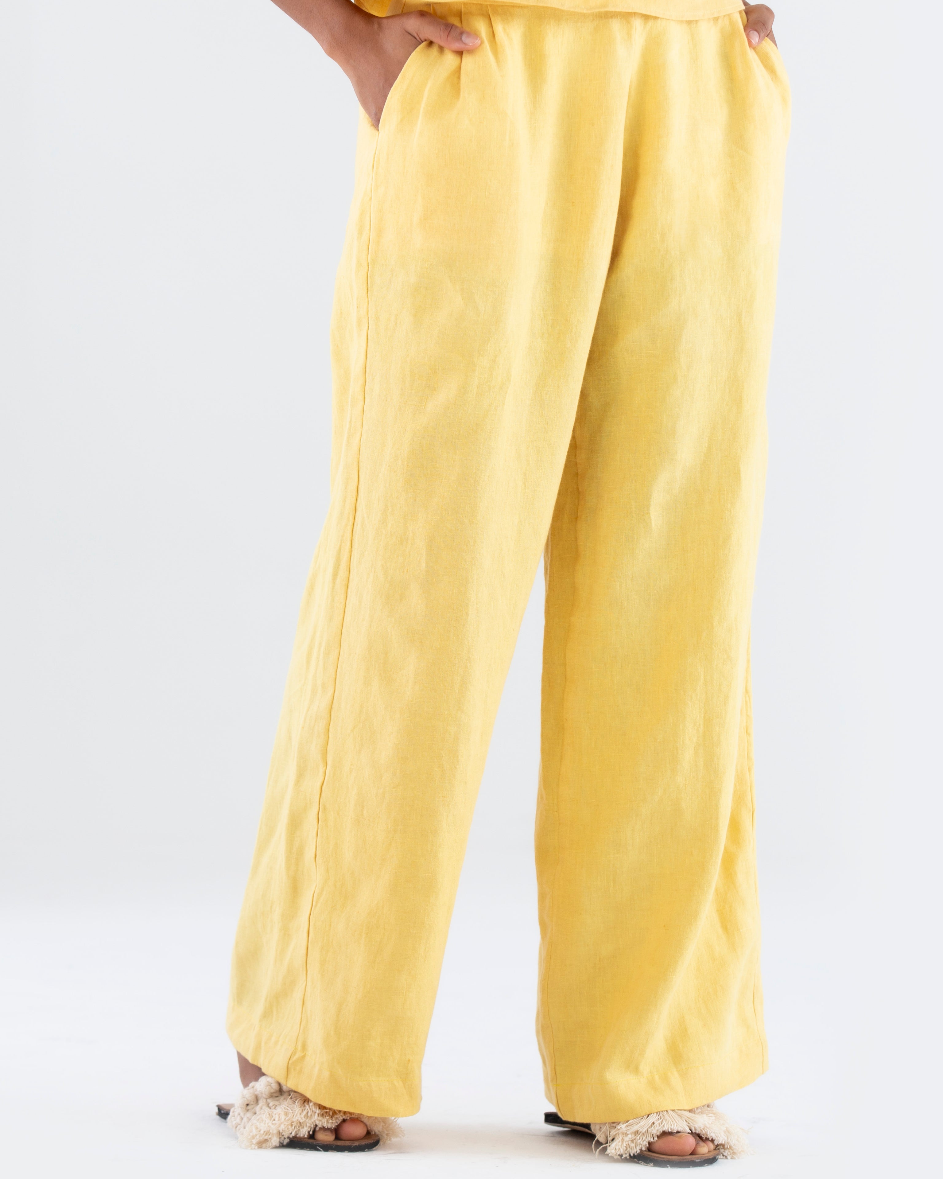 calca-pantalona-alfaitaria-feminina-sustentavel-e-atemporal-em-linho-amarela