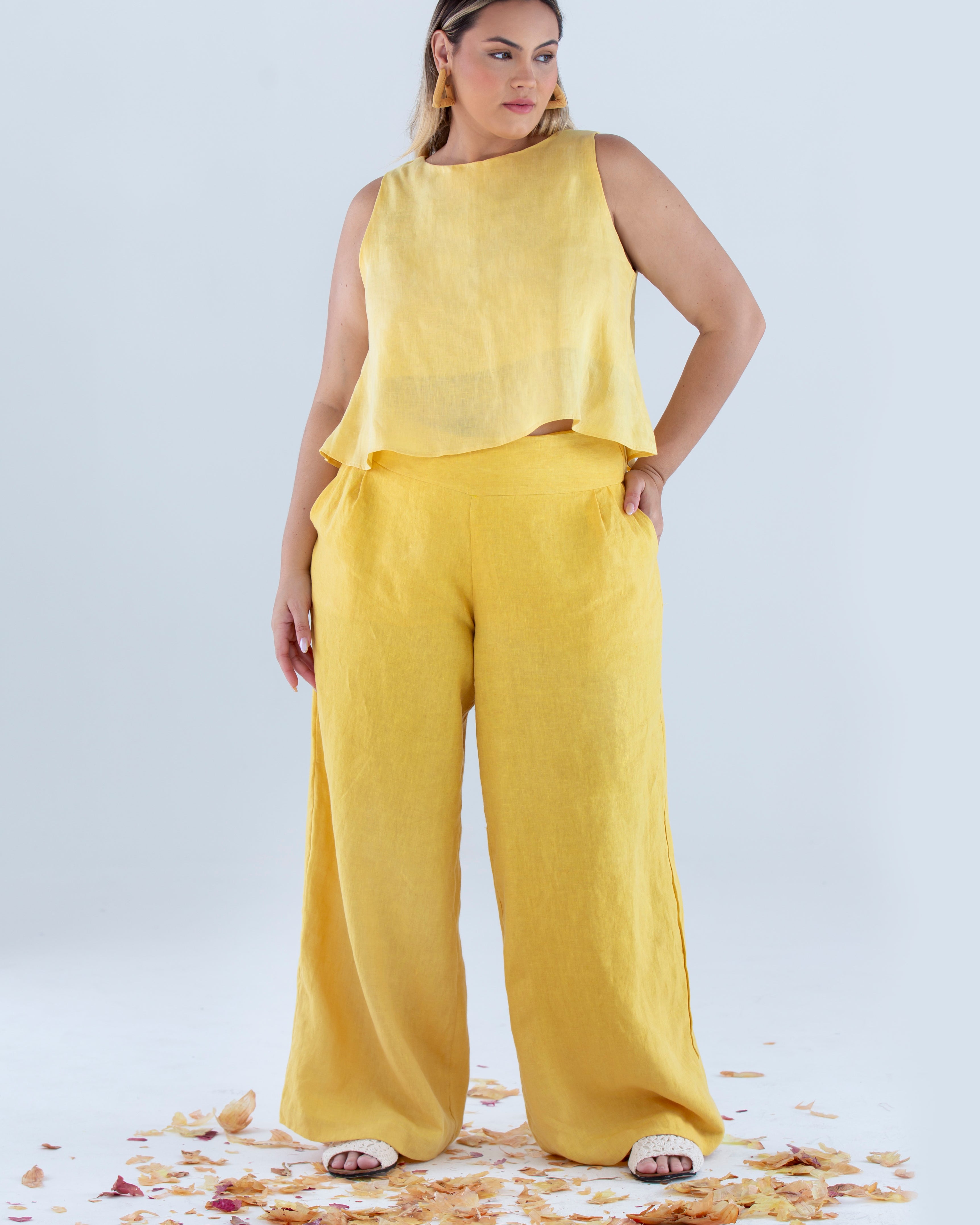 Blusa-Bata-e-calca-em-Linho-sustentavel-atemporal-amarela