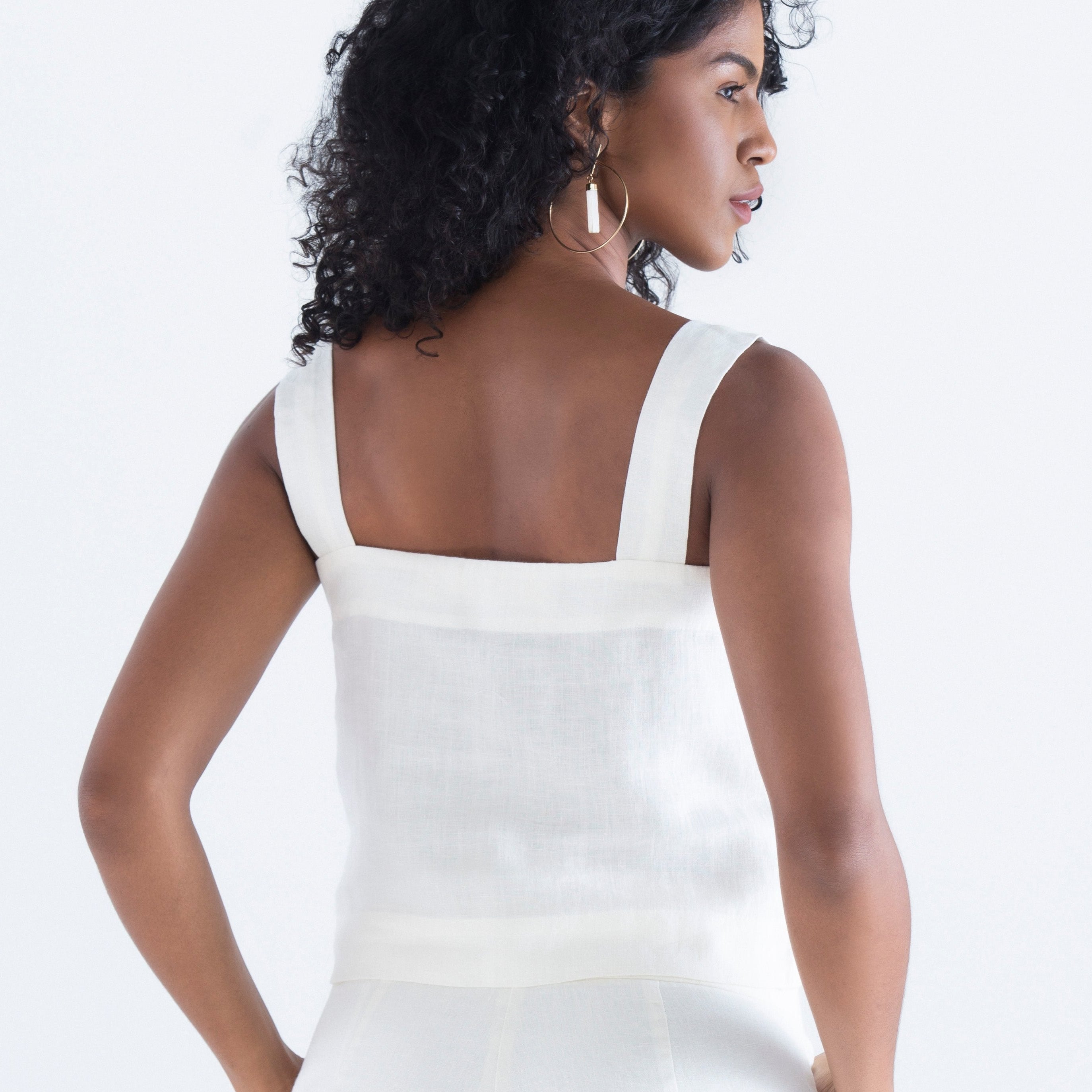blusa-decote-quadrado-e-calca-feminina-em-linho-sustentavel-atemporal-branca