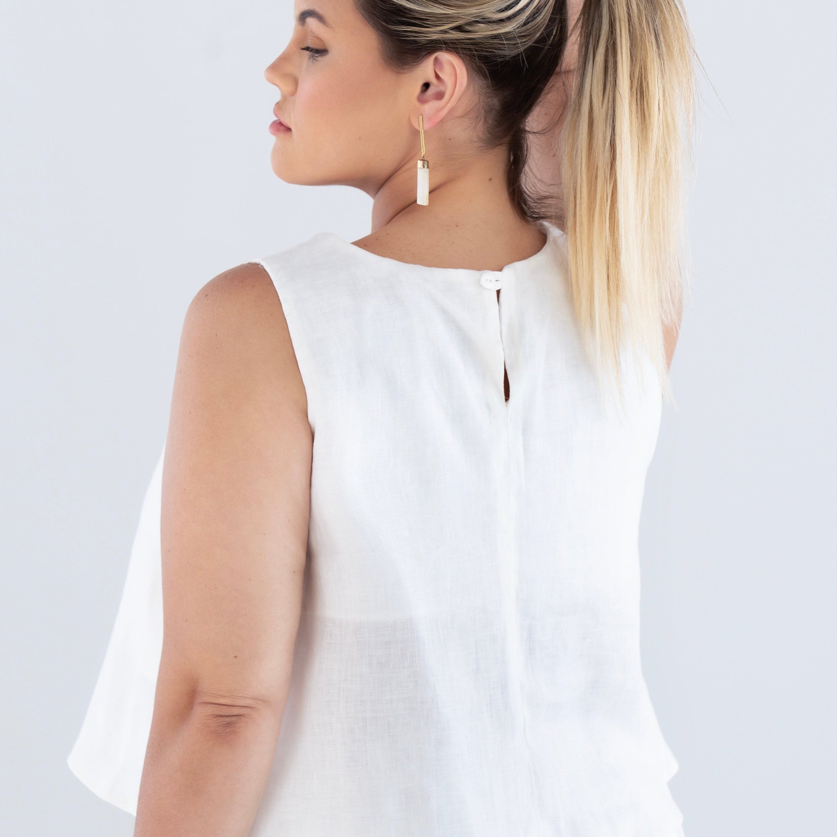 Blusa-Bata-em-Linho-sustentavel-atemporal-branca-offwhite