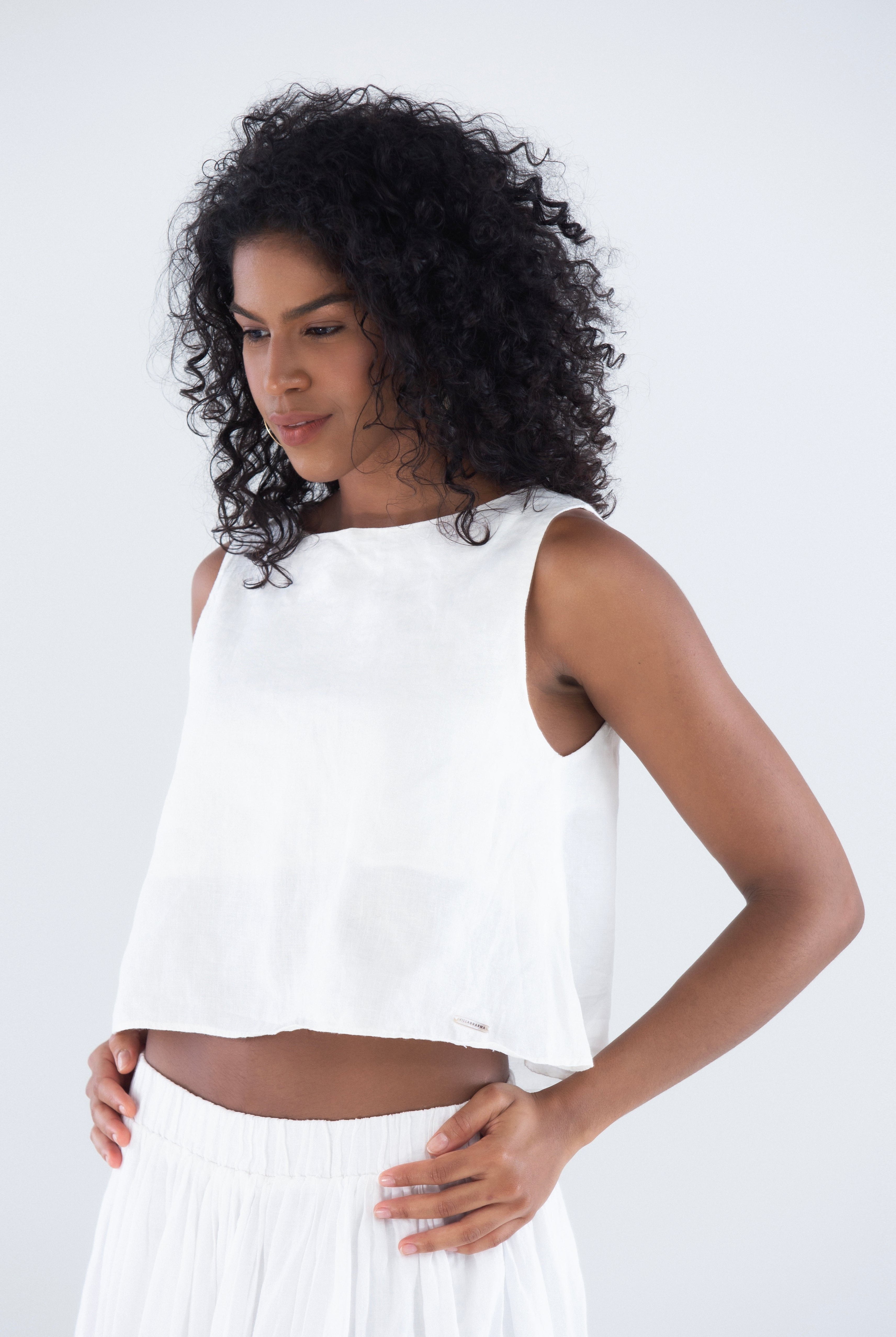 Blusa-Bata-em-Linho-sustentavel-atemporal-branca-offwhite