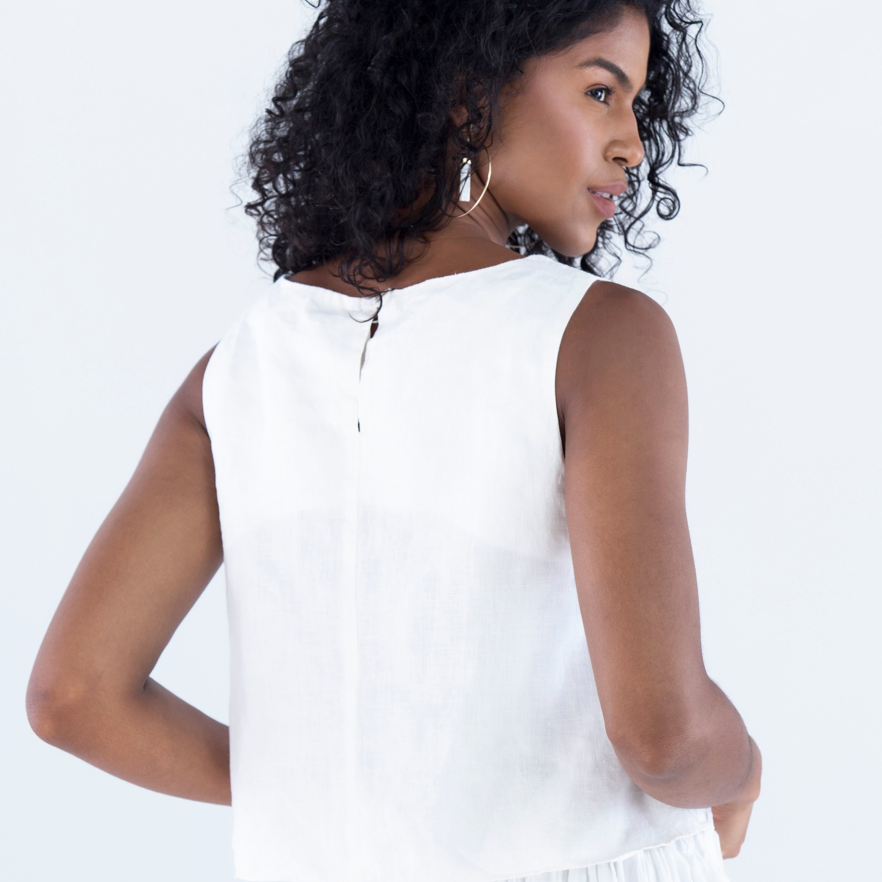Blusa-Bata-em-Linho-sustentavel-atemporal-branca-offwhite