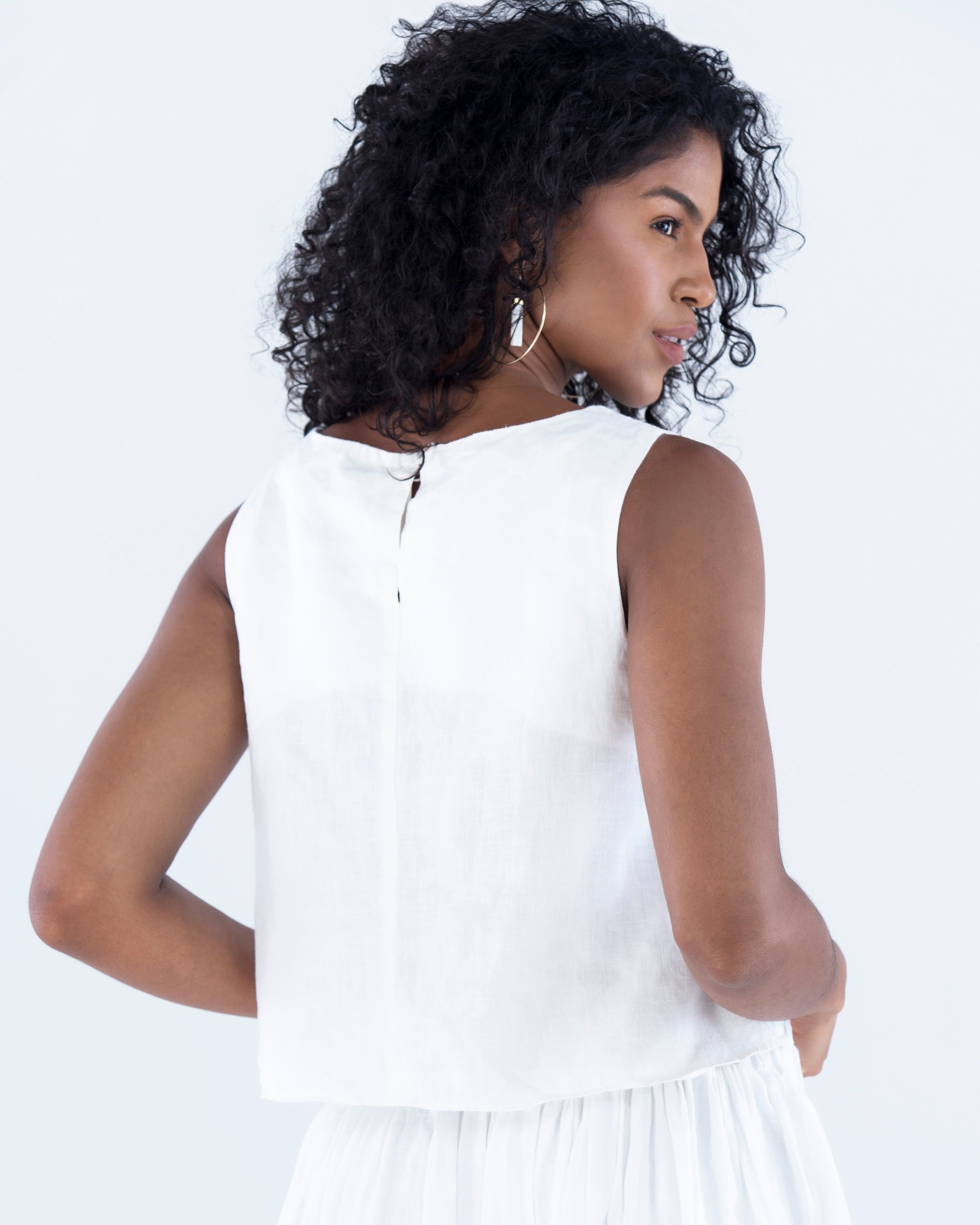 Blusa-Bata-em-Linho-sustentavel-atemporal-branca-offwhite