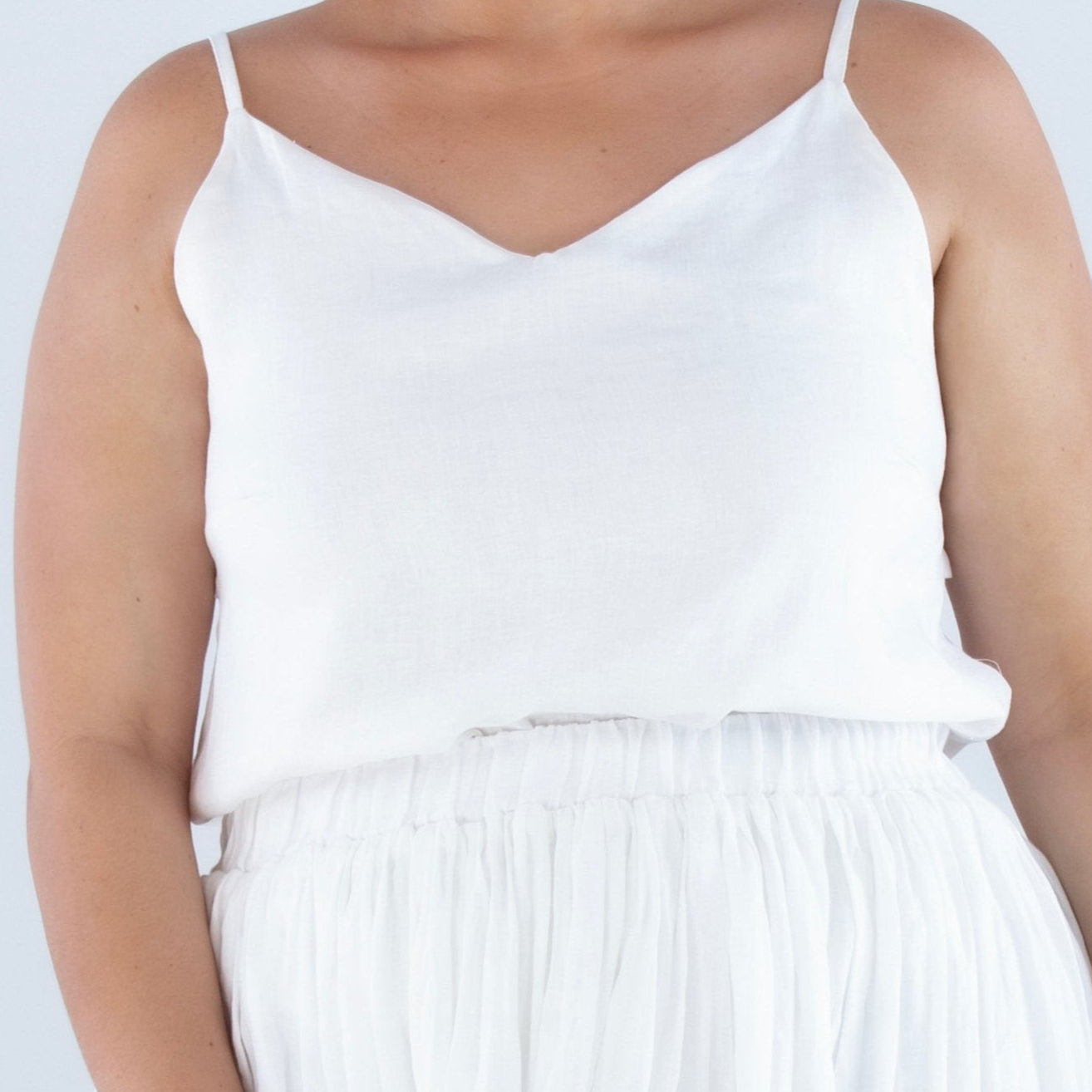 blusa-de-alcas-finas-decote-v-e-saia-longa-em-linho-atemporal-branca-offwhite