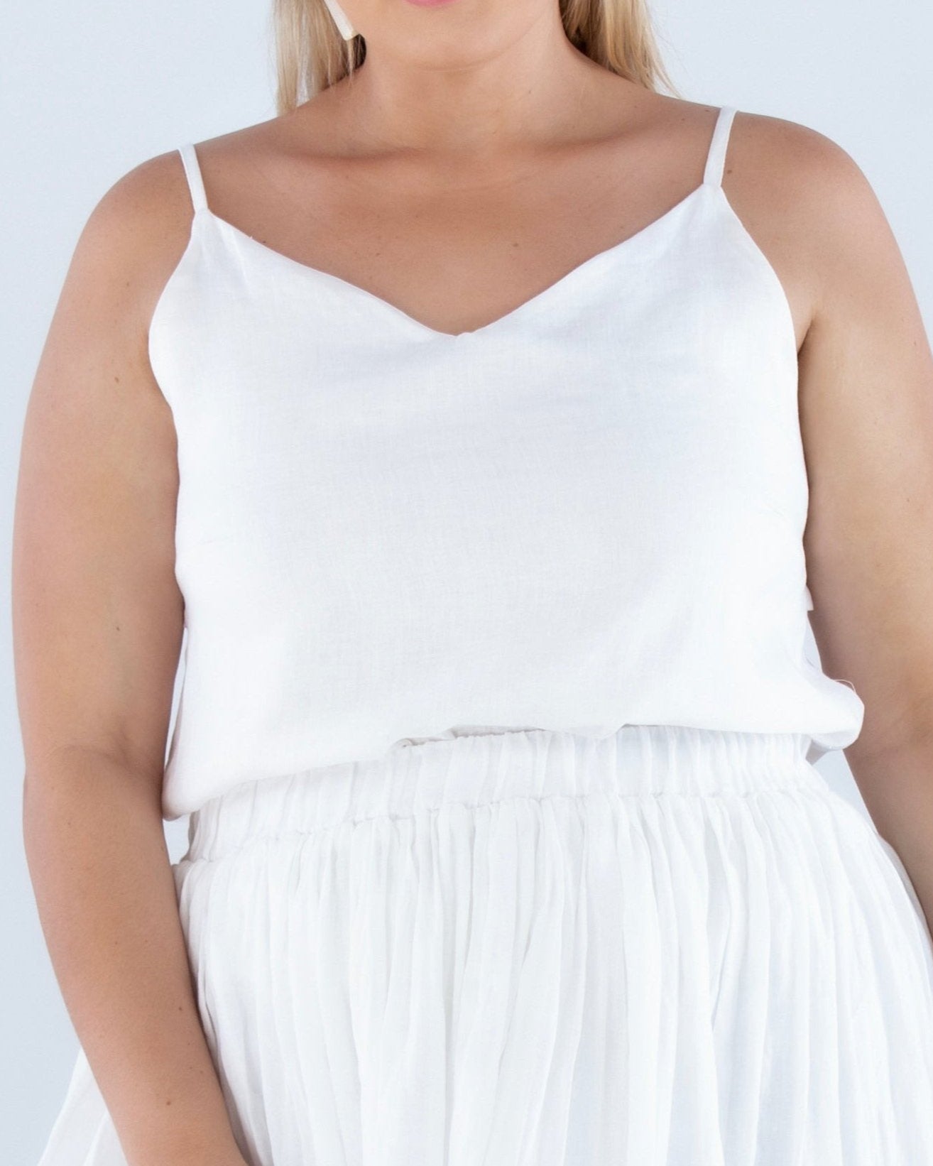 blusa-de-alcas-finas-decote-v-e-saia-longa-em-linho-atemporal-branca-offwhite