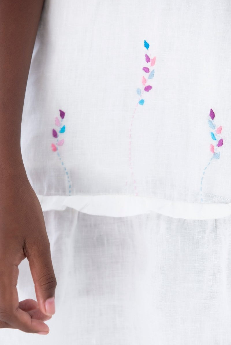 Vestido Infantil com Bordado em Linho CRIAR - Villa Dharma Rouparia Consciente