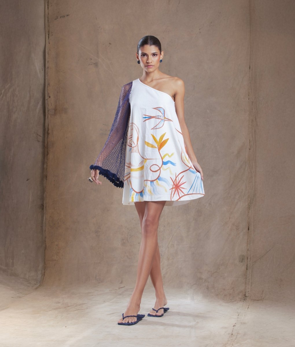 Vestido Curto Malha de Algodão Orgânico Pintado à Mão e Mangas Rede de Pesca ARIELL - Villa Dharma Rouparia Consciente