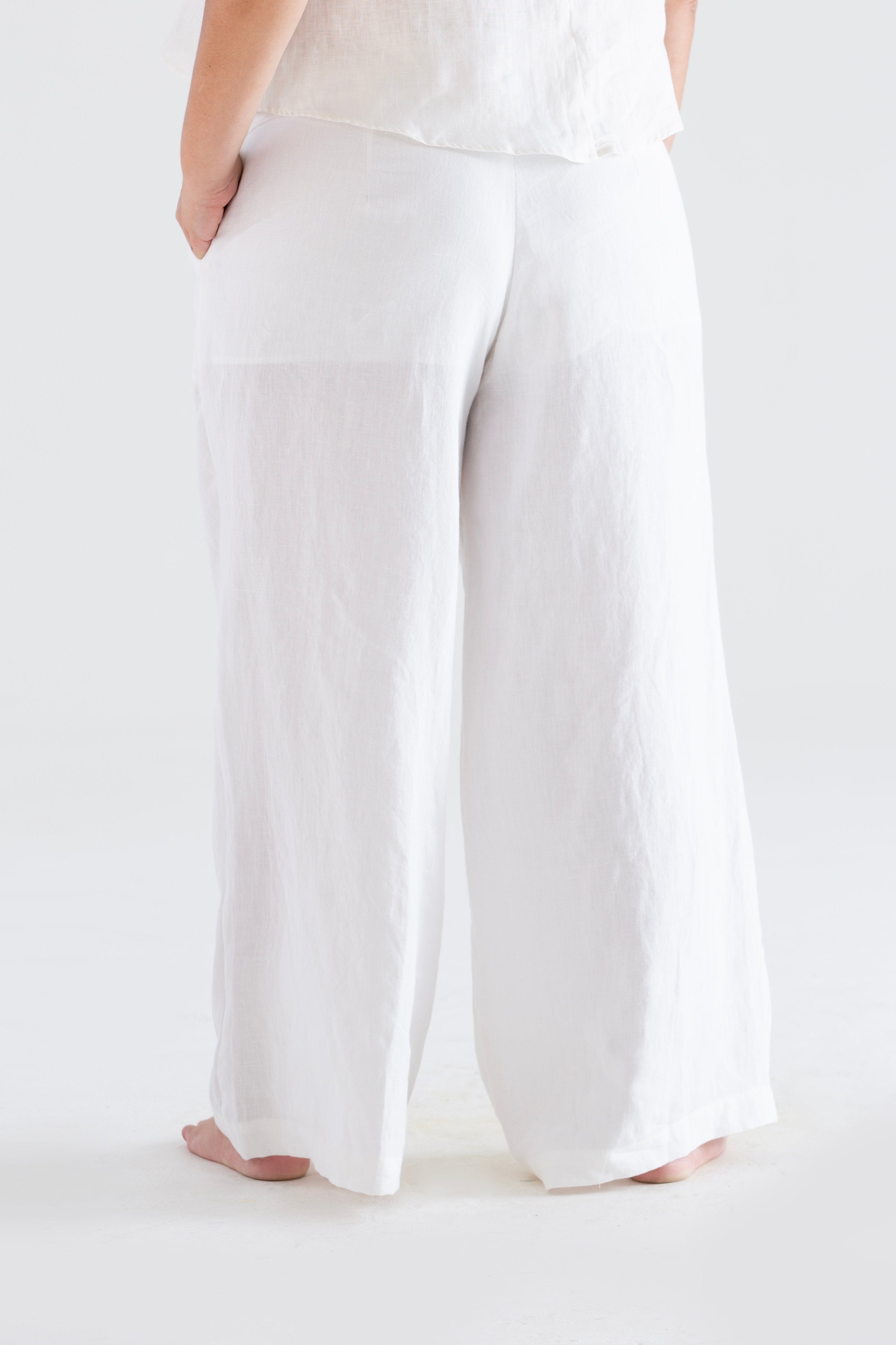 calca-pantalona-alfaitaria-feminina-sustentavel-e-atemporal-em-linho-branca-offwhite