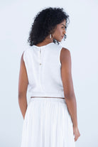 Blusa-cropped-com-elastico-na-cintura-e-saia-em-Linho-sustentavel-atemporal-branco-offwhite